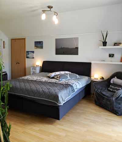 Zimmer mit groem Doppelbett